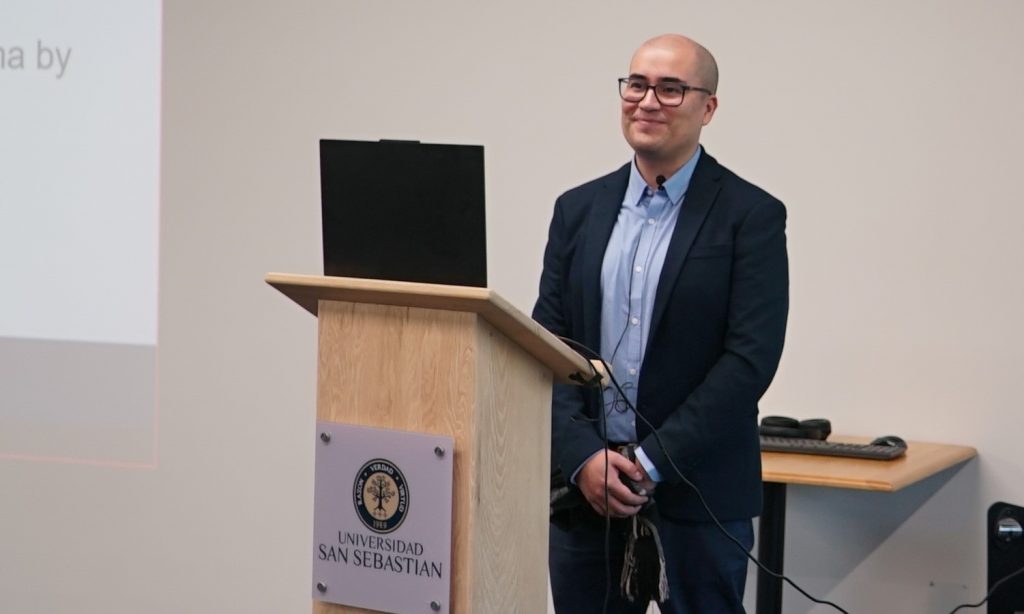 Primer doctor en Biología Computacional USS aplica IA para estudiar cómo el cáncer evade la respuesta inmune